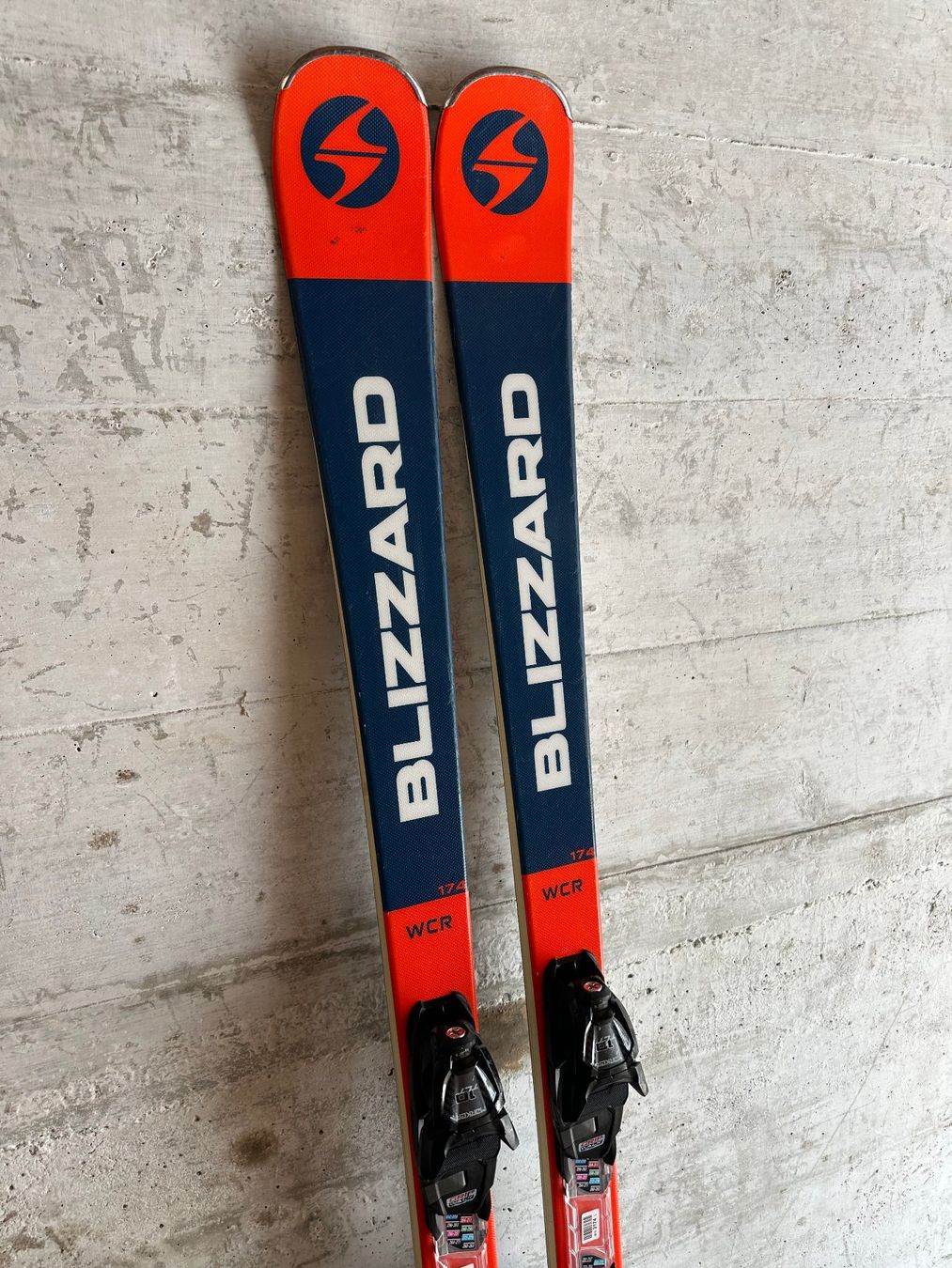 Blizzard Skis: Blizzard WCR Ski 174CM – Gebraucht aus Emmenbrücke von karkarkar 1