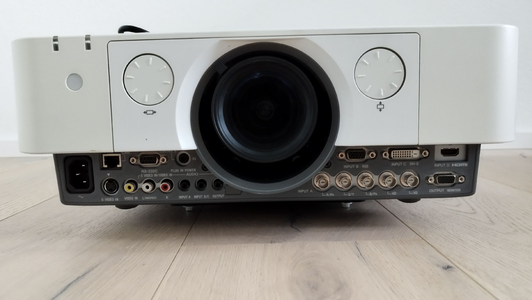 Sony Vidéoprojecteurs: Beamer Sehr Hell Full HD HDMI – D'occasion à Ruswil par Drill6017