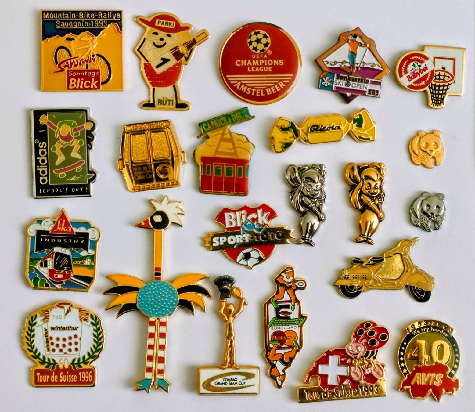 Placchette & Badge: diverse Pins teilweise Spezielle – Usato da Pfäffikon ZH venduto da Colacity
