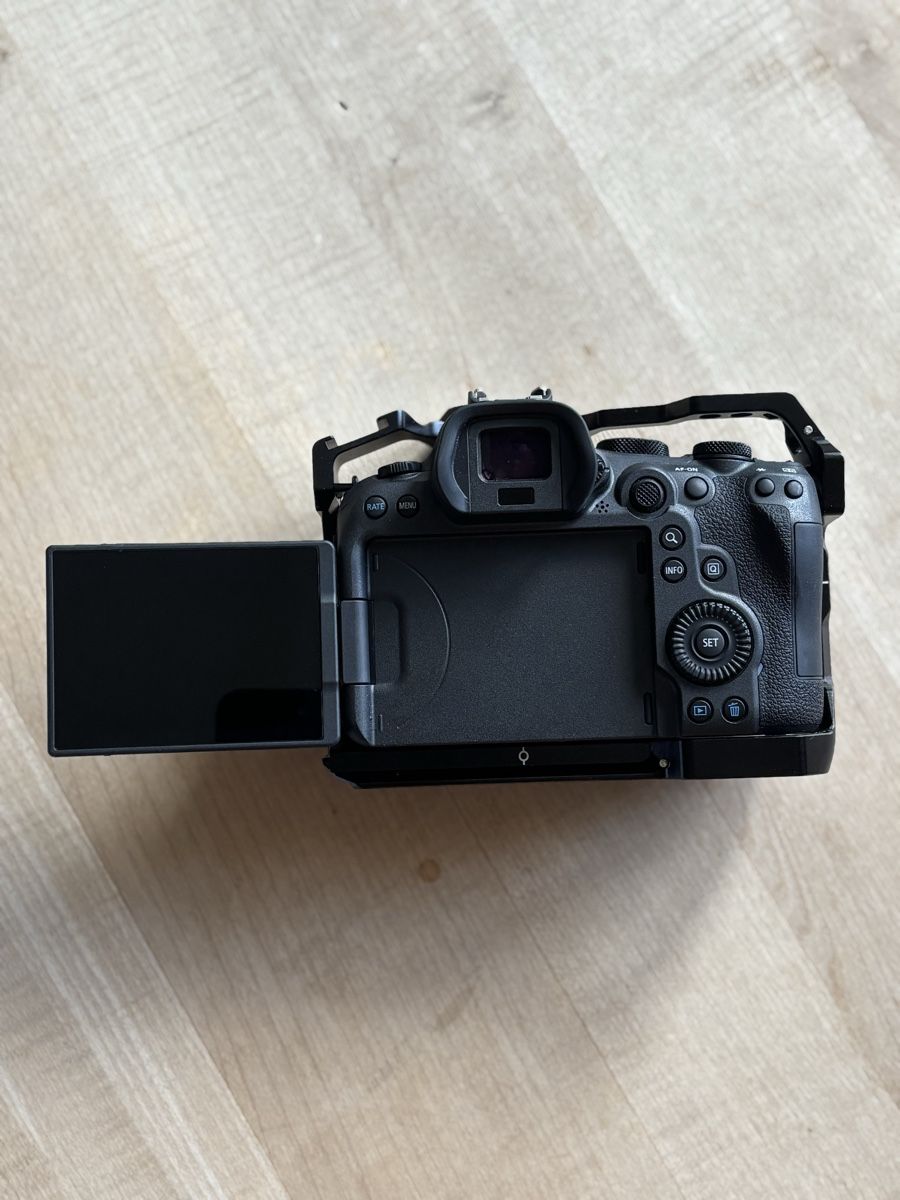 Canon Appareil photo: Canon EOS R6 Mark II Body mit Cage – Neuf (Voir description) à Ins par man_5rjt 1