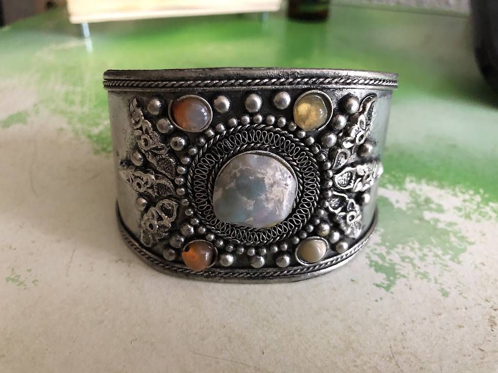 Armbänder & -reifen: Edel, " Hippie Style Metall-Armreif " – Gebraucht aus Villnachern von focusride