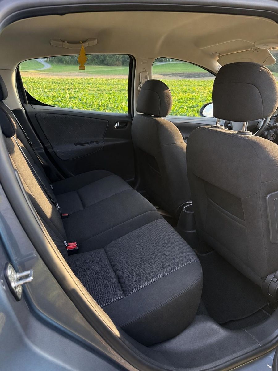 Peugeot Automobili: Peugeot 207 1.6i 16V – Usato da Thun venduto da reb_qd7f 7