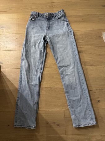 Bershka Jeans High Waist Straight, hellblau, Gr. 36 (S)