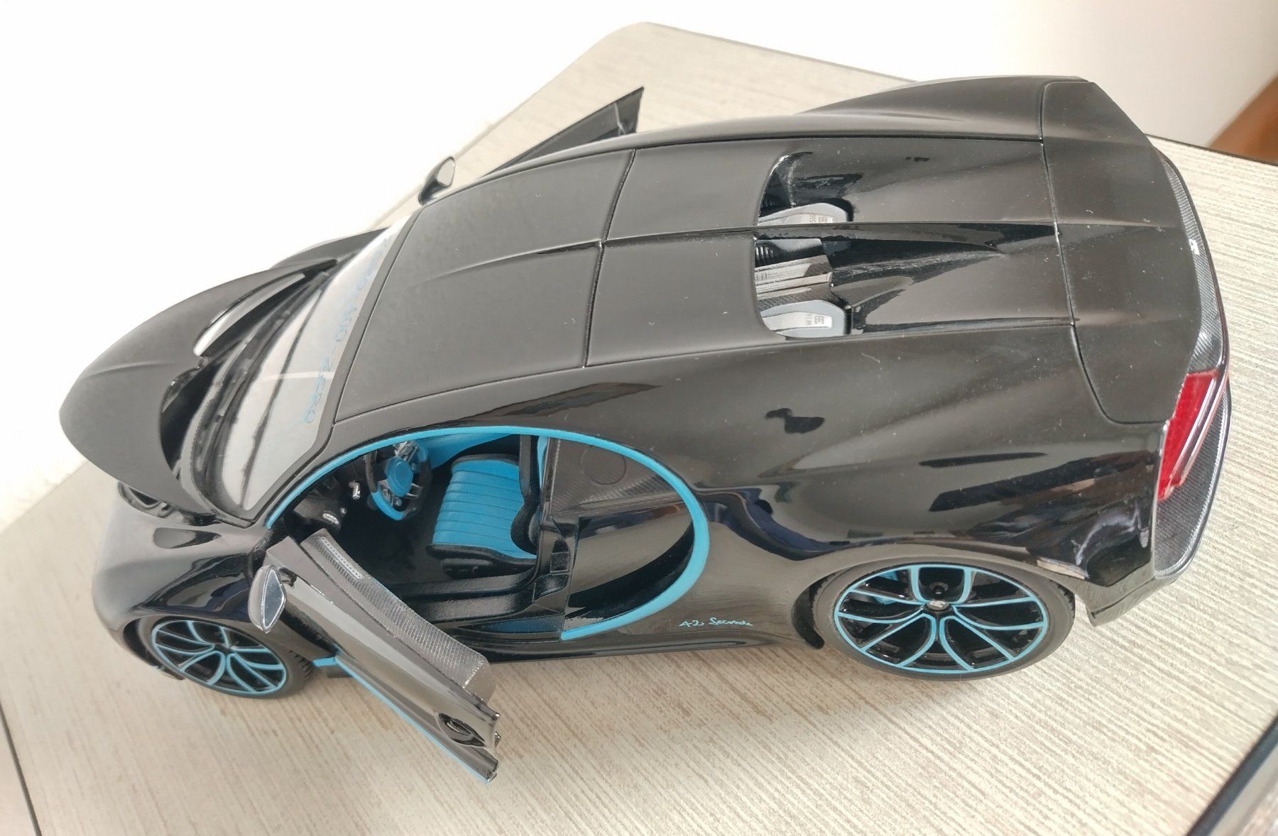 Bburago Modellini d'auto: Bugatti Chiron / 1:18 – Nuovo (secondo la descrizione) da Jona venduto da Argus36 6