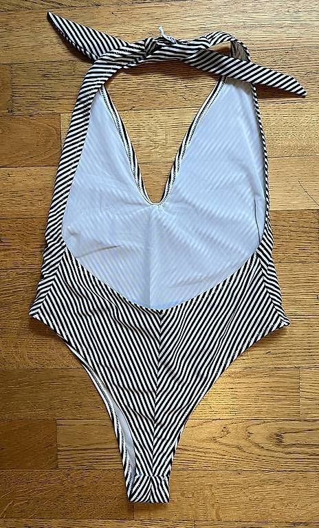 Costumi da bagno & Bikini: Badeanzug schwarz-weiss gestreift – Usato da Wädenswil venduto da esp_z8tb 1
