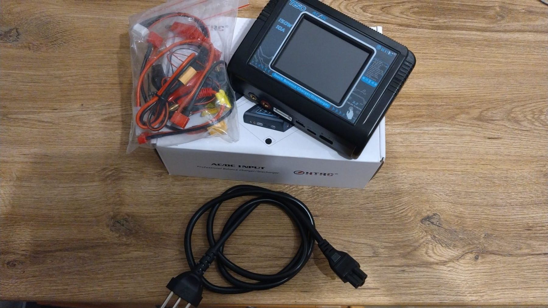 Batterie, Caricabatterie & Alimentatori: HTRC Single Channel 10A Charger GRATIS VERSAND – Nuovo (secondo la descrizione) da Freienbach venduto da Rwelli 1