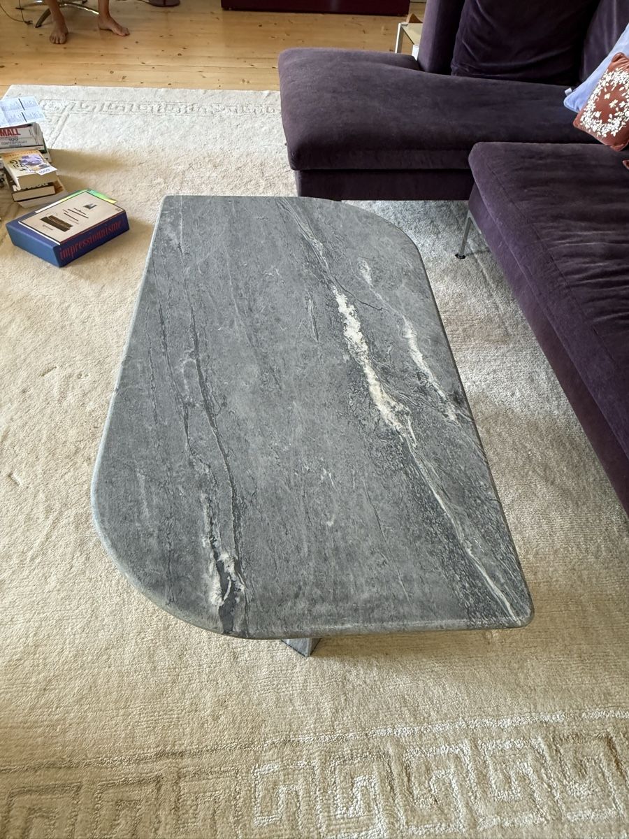 Tische: table basse en marbre gris – Gebraucht aus Lugnorre von asi_y5s8 2