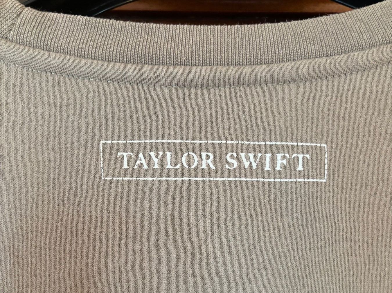 Pulls & Sweat-shirts: Pullover Taylor Swift Damen Grösse M TPD – D'occasion à Horgen par uge_pd5p 3