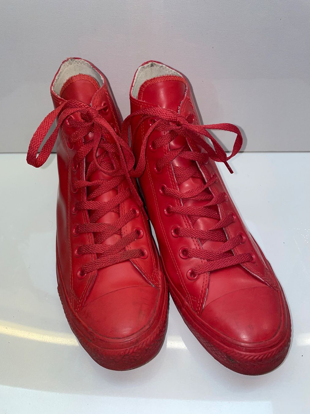 Converse Chaussures hommes: komplett gummiert, rote Converse  'ALL STAR' High, Grösse 42 – D'occasion à Wolfhausen par Mawere