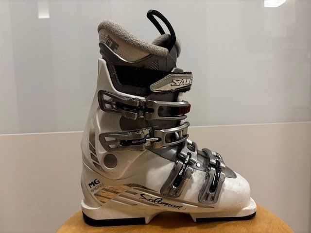 Salomon Damenschuhe: Salomon Damenskischuhe Grösse 24 / 38 – Gebraucht aus Oftringen von Cosima 2