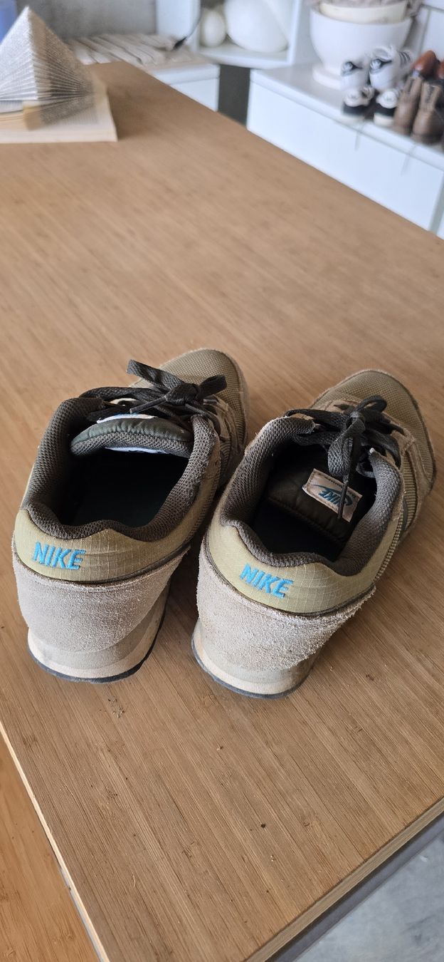 Nike Scarpe da uomo: Nike Schuhe Grösse 40, olive gebraucht – Usato da Walde AG venduto da LuuMa 1