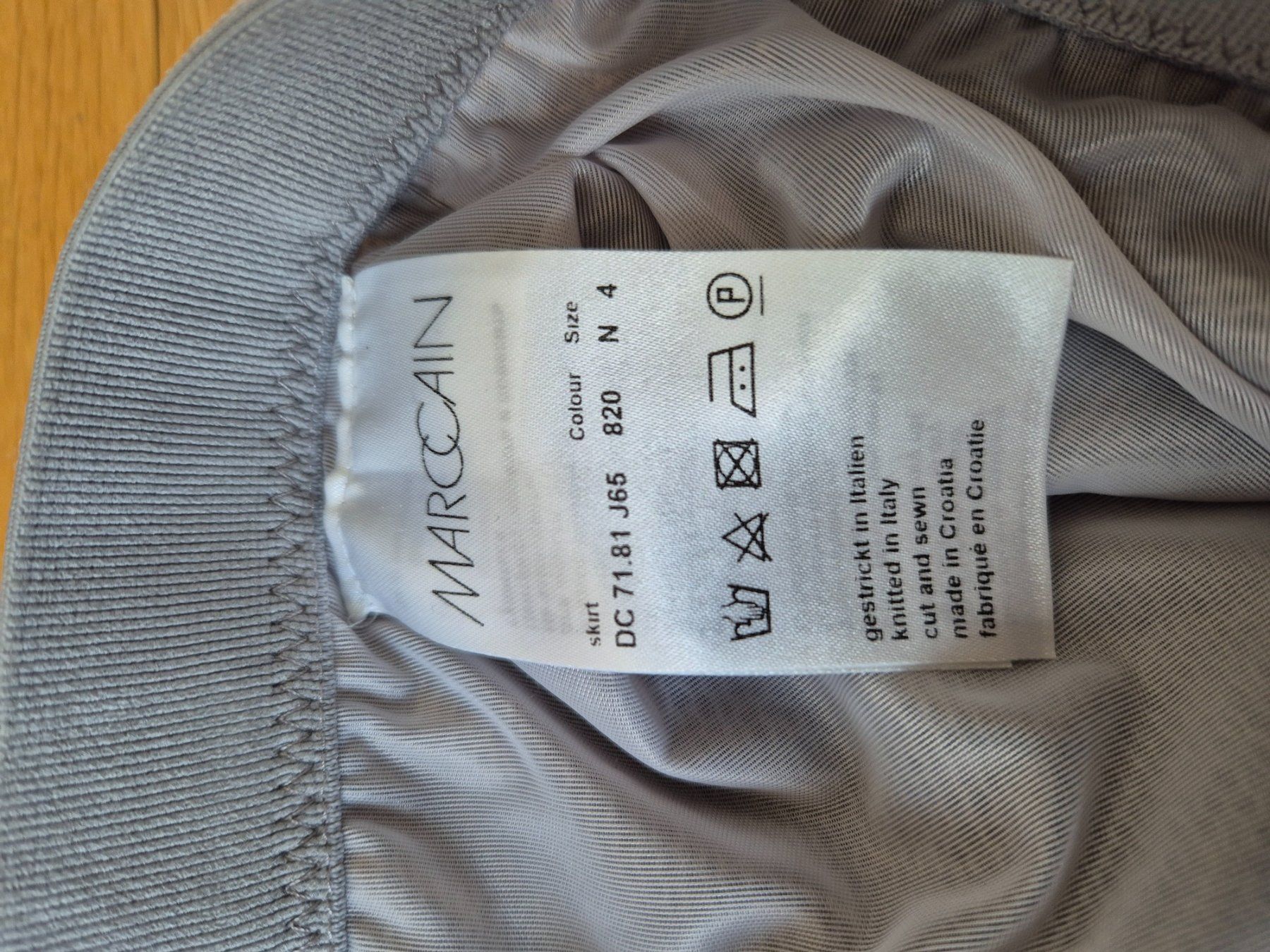 Marc Cain Gonne: Marc Cain Strickrock N4 / Gr. 40 – Nuovo (secondo la descrizione) da Meggen venduto da topas041 2