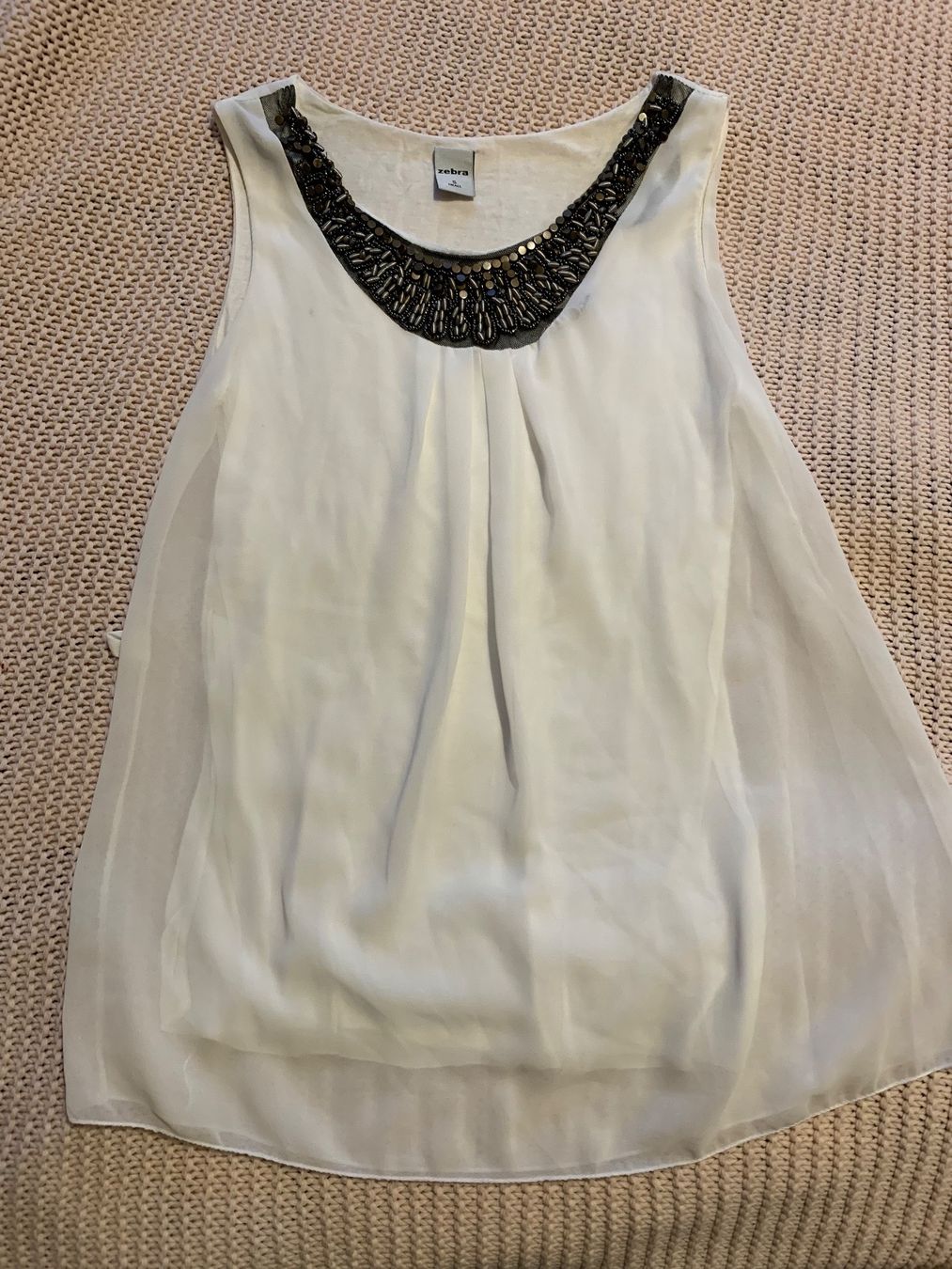 Zebra Top: Haut chic blanc avec détail – Nuovo (secondo la descrizione) da Montreux venduto da iizaa811