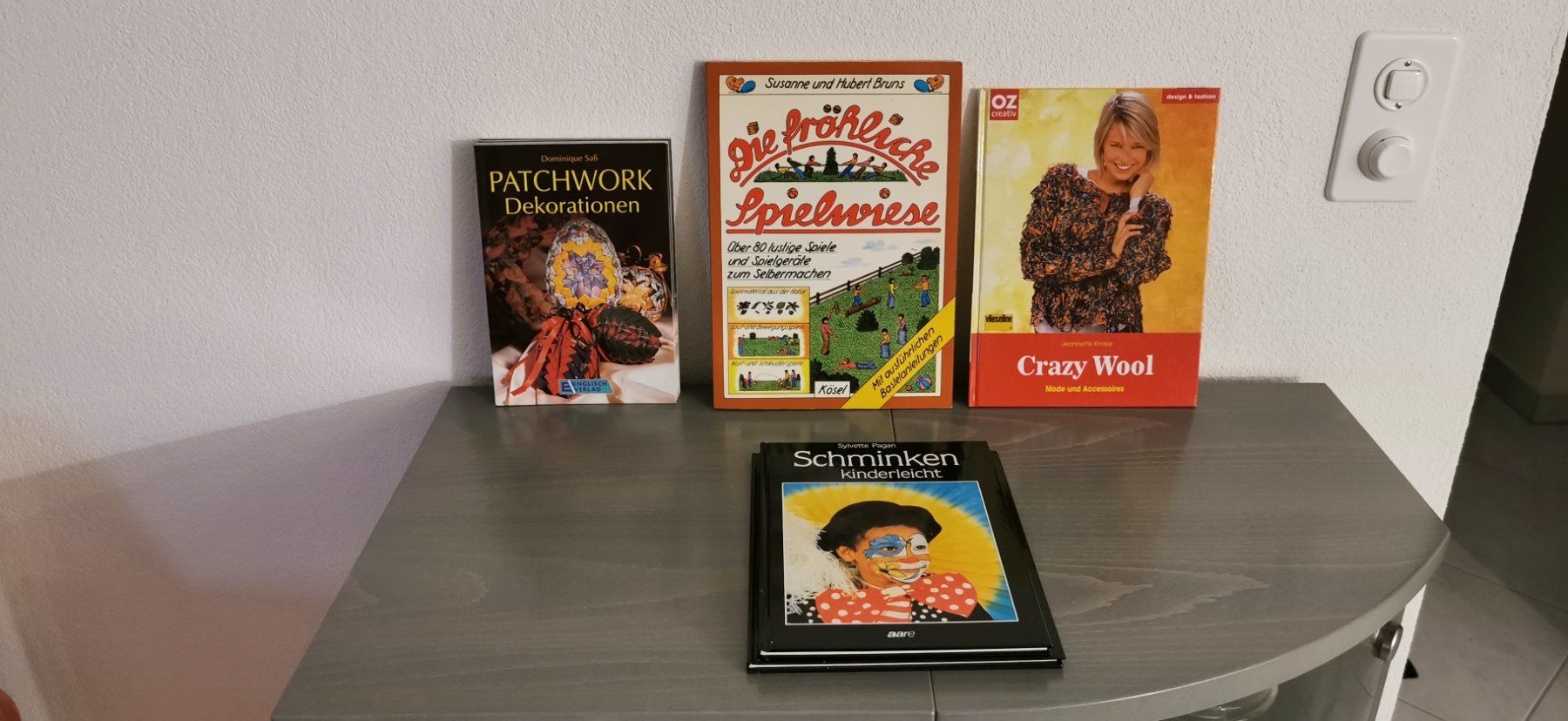 Libri: 1PREIS = 4 BÜCHER SCHMINKEN, CRAZY WOOL, PATCHWORK, SPIELEN – Nuovo (secondo la descrizione) da Aadorf venduto da lisepeter