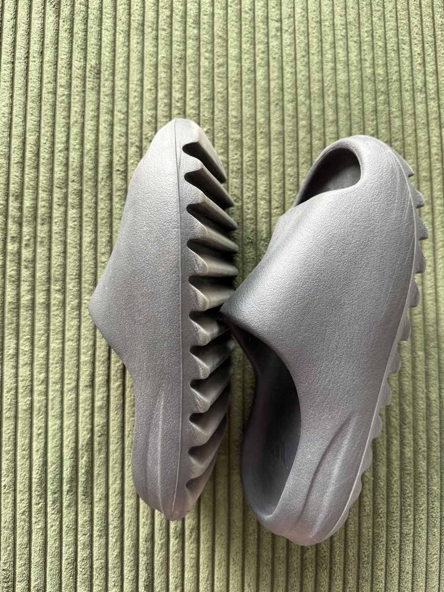 Adidas Herrenschuhe: yeezy slide (38) – Gebraucht aus Freidorf TG von driftingforthrifting 3