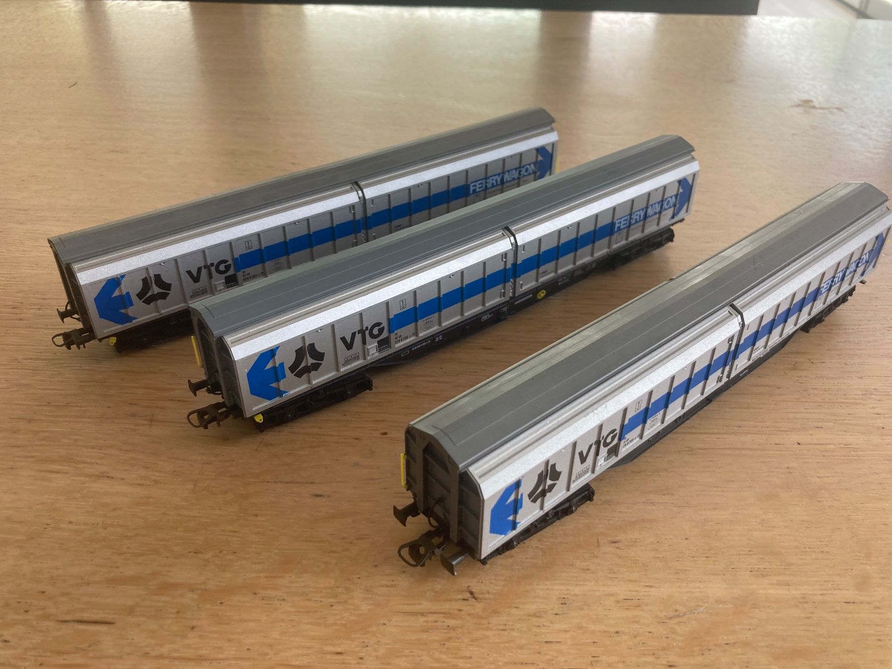 Modellini di ferrovie: 3 Grossraumschiebewandwagen mit AC Achsen – Usato da Willisau venduto da Sherby 1