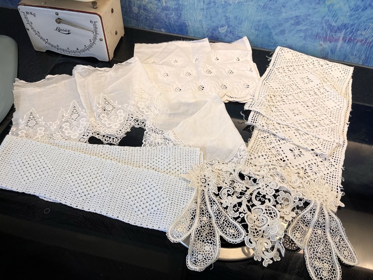 Stoffe: Spitzenbänder Spitzen Stoff Vintagedeko Shabbydeko Bänder – Gebraucht aus Frauenfeld von Babytimmy