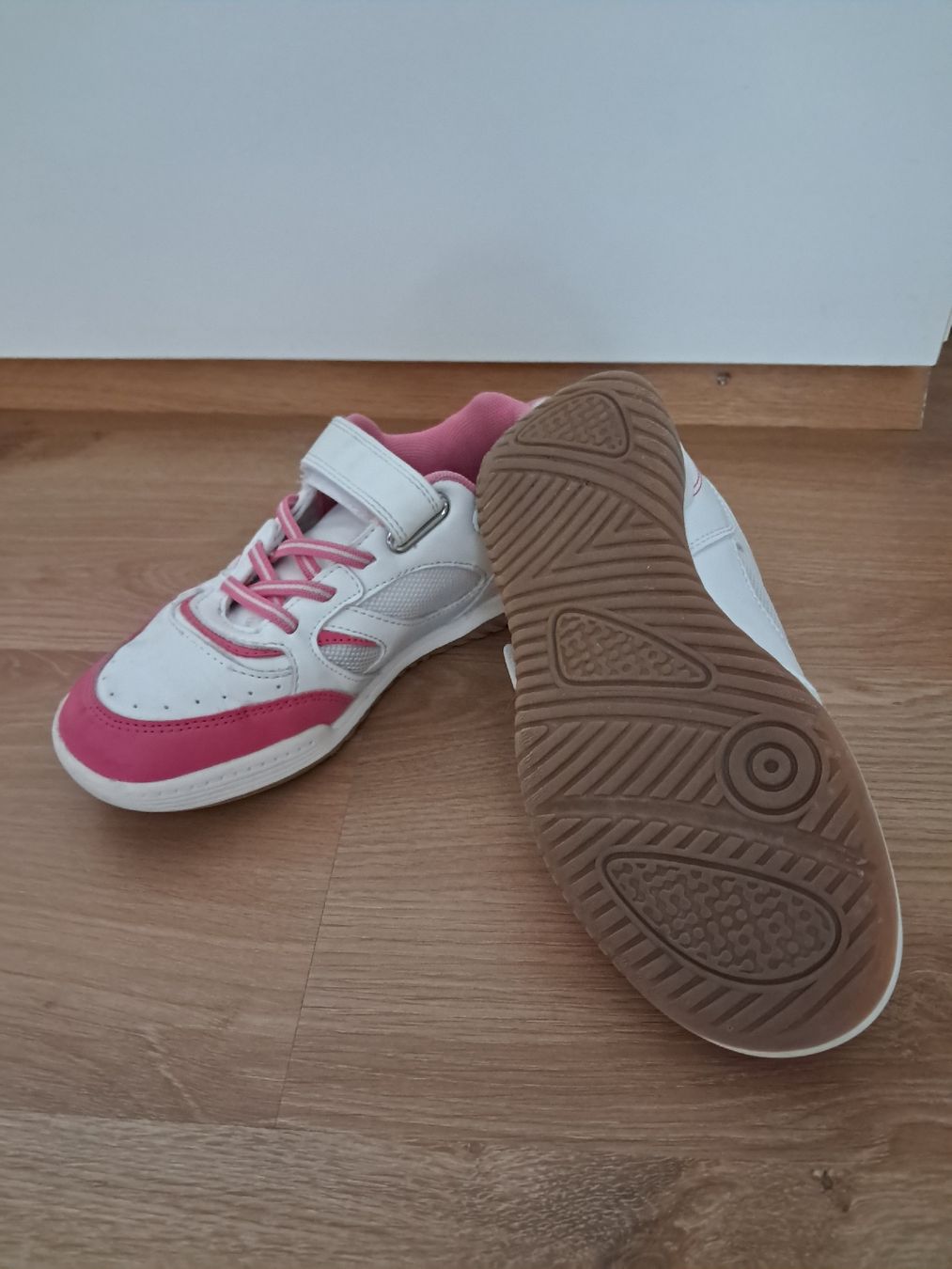 Schuhe für Mädchen: Hallenturnschuhe Mädchen – Gebraucht aus Abtwil von sabrina080 1