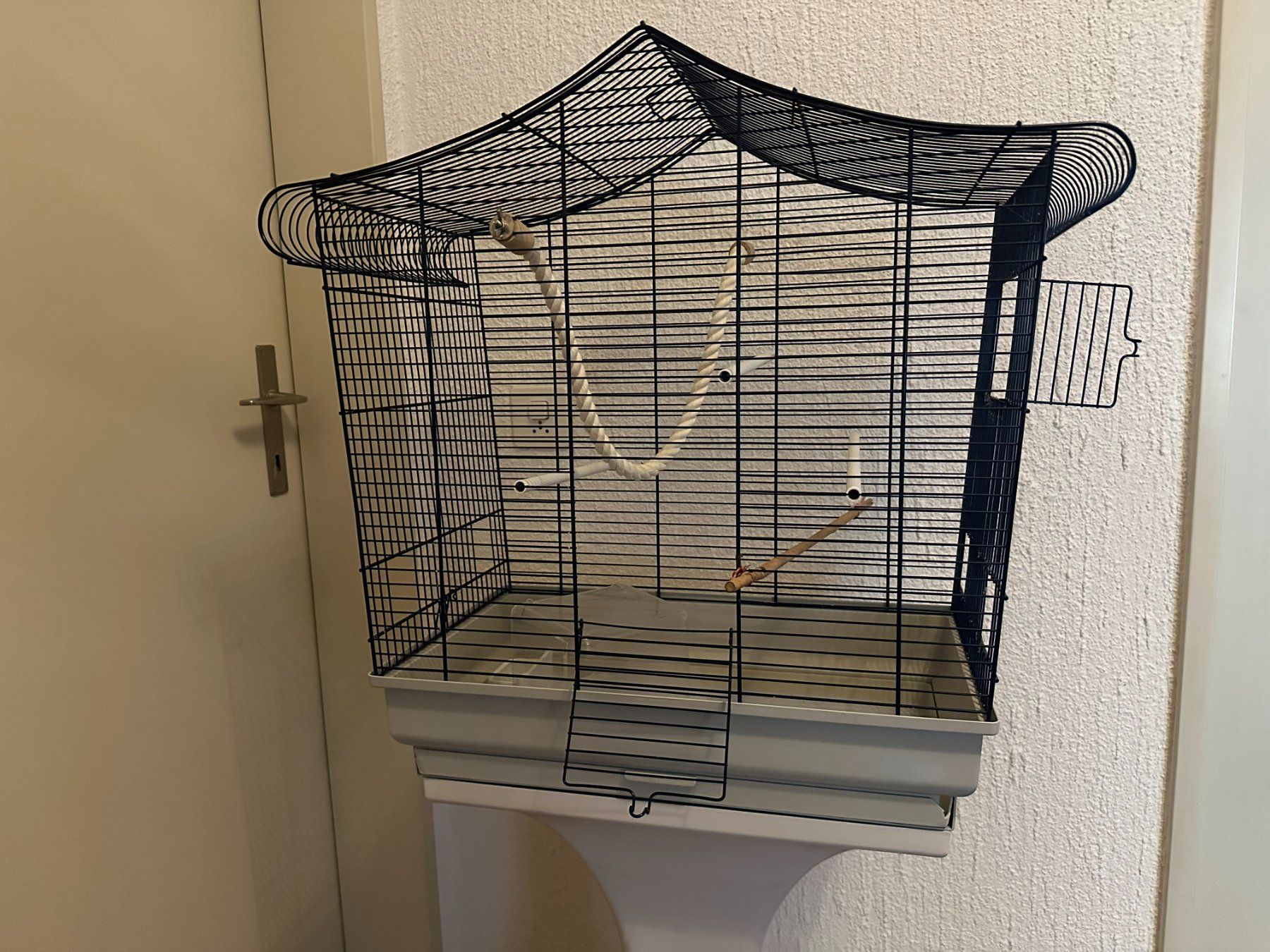 Käfige, Transport & Sicherheit: Vogelkäfig mit Standfuss – Gebraucht aus Wiesendangen von Belvedere 2