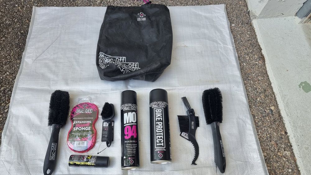 Muc-Off Kit De Nettoyage Vélo 8 En 1 - Complet Avec Nettoyant, Protecteur, Brosse Et Éponge