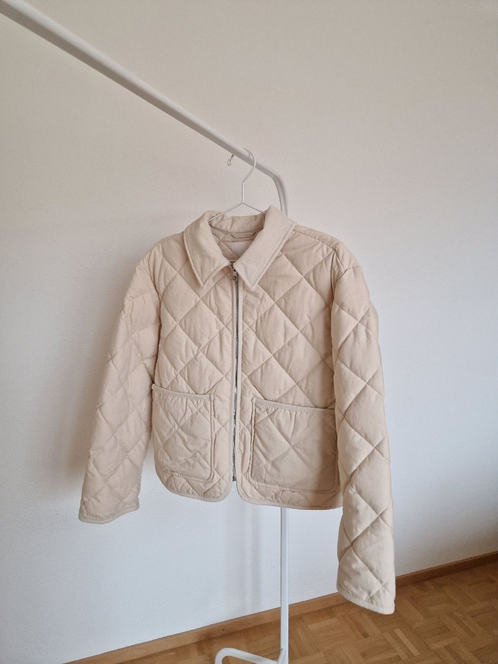 H&M Giacche: H&M Steppjacke Beige, Neu – Nuovo e nell'imballaggio originale da Samstagern venduto da DatJulie