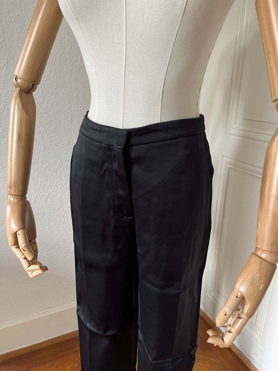 Pantaloni: Uterqüe Black trousers, size 28, shiny – Usato da Mies venduto da Nib2011 2