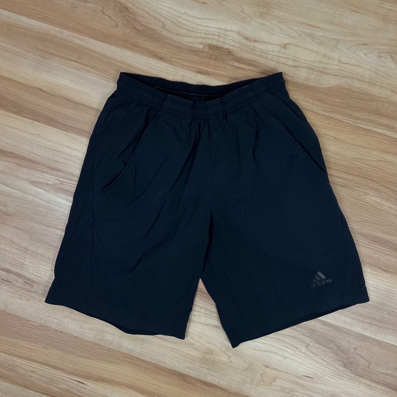 Adidas Pantalons: Vintage Adidas Logo Shorts – D'occasion à Herisau par 1asupply