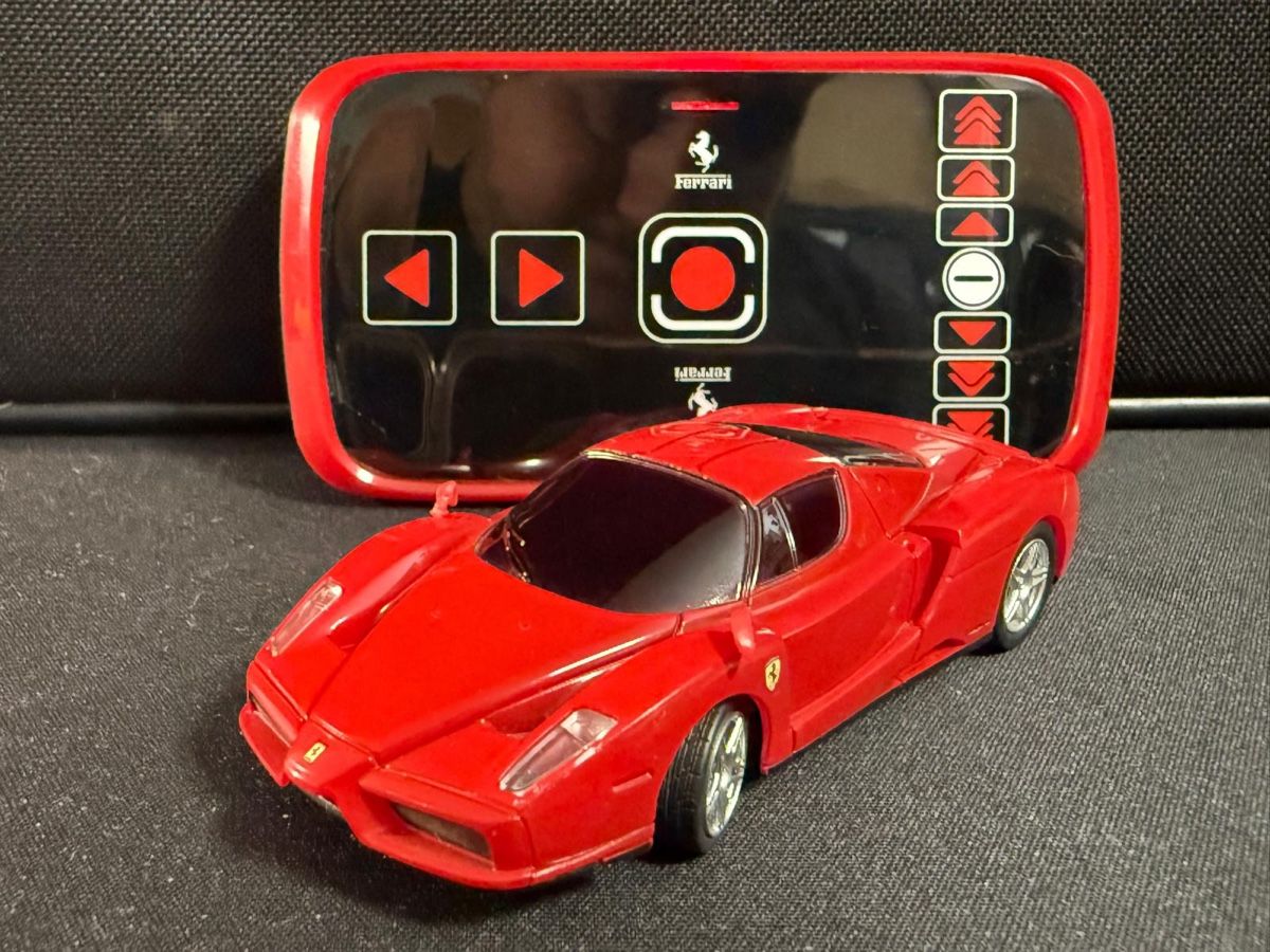 Ferrari Modellini d'auto: Voiture télécommandée Ferrari Enzo rouge Silverlit 2010 – Usato da Henniez venduto da jcf_6rzc