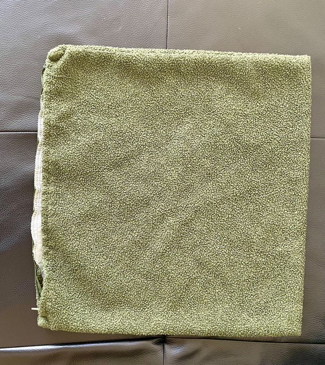 Ikea Coussins: Kuscheliges IKEA Kissenbezug grün 50x50cm – D'occasion à Zürich par tersus1981