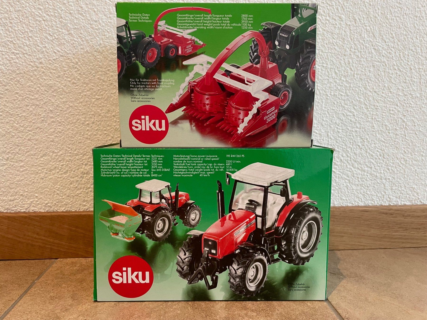 Massey Ferguson Trattori: SIKU Massey Ferguson mit Kemper – Nuovo e nell'imballaggio originale da Kreuzlingen venduto da Stefan1150 5