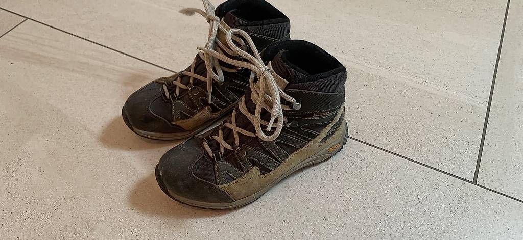 Scarpe per ragazzi: Wanderschuhe Vibram Grösse 32 Gore Tex – Usato da Kastanienbaum venduto da pet_57dn