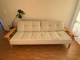 Bettsofa hellbeige mit Holzarmlehnen gebraucht Zustand