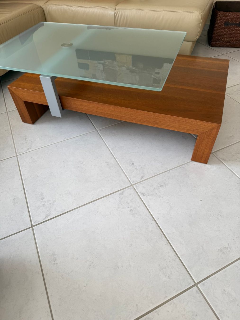 Tavoli: Moderner Couchtisch mit drehbarer Glasplatte – Usato da Staufen venduto da diedo