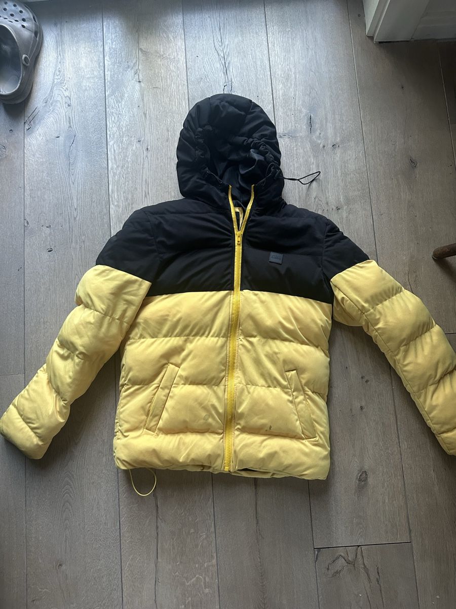 Jacken: Gelb-Schwarze Winterjacke Urban Classics, Pufferjacke – Gebraucht aus Stadel(Winterthur) von Sikuvan