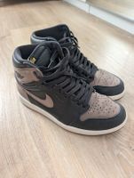 Air Jordan 1 High (EU 42)