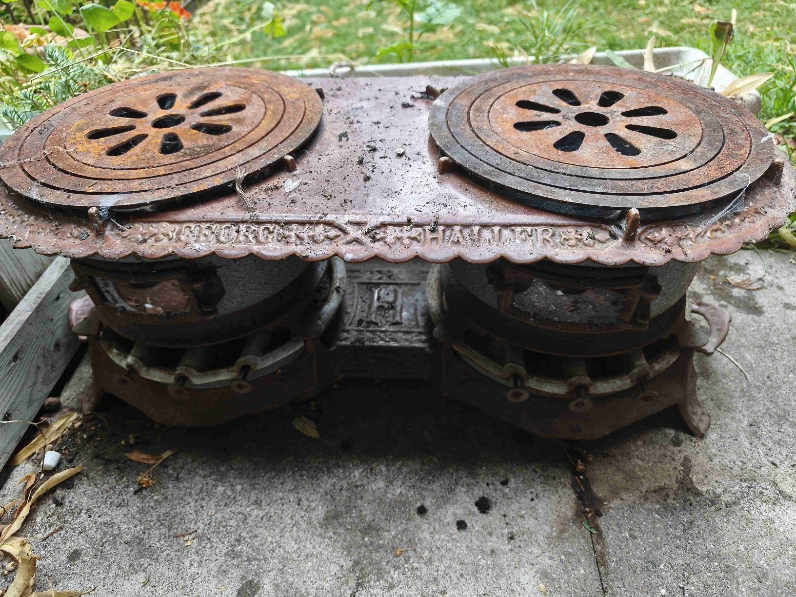 Altri mobili d'antiquariato: Antiker Kochherd Gusseisen 2 Platten – Usato da St. Gallen venduto da fil16