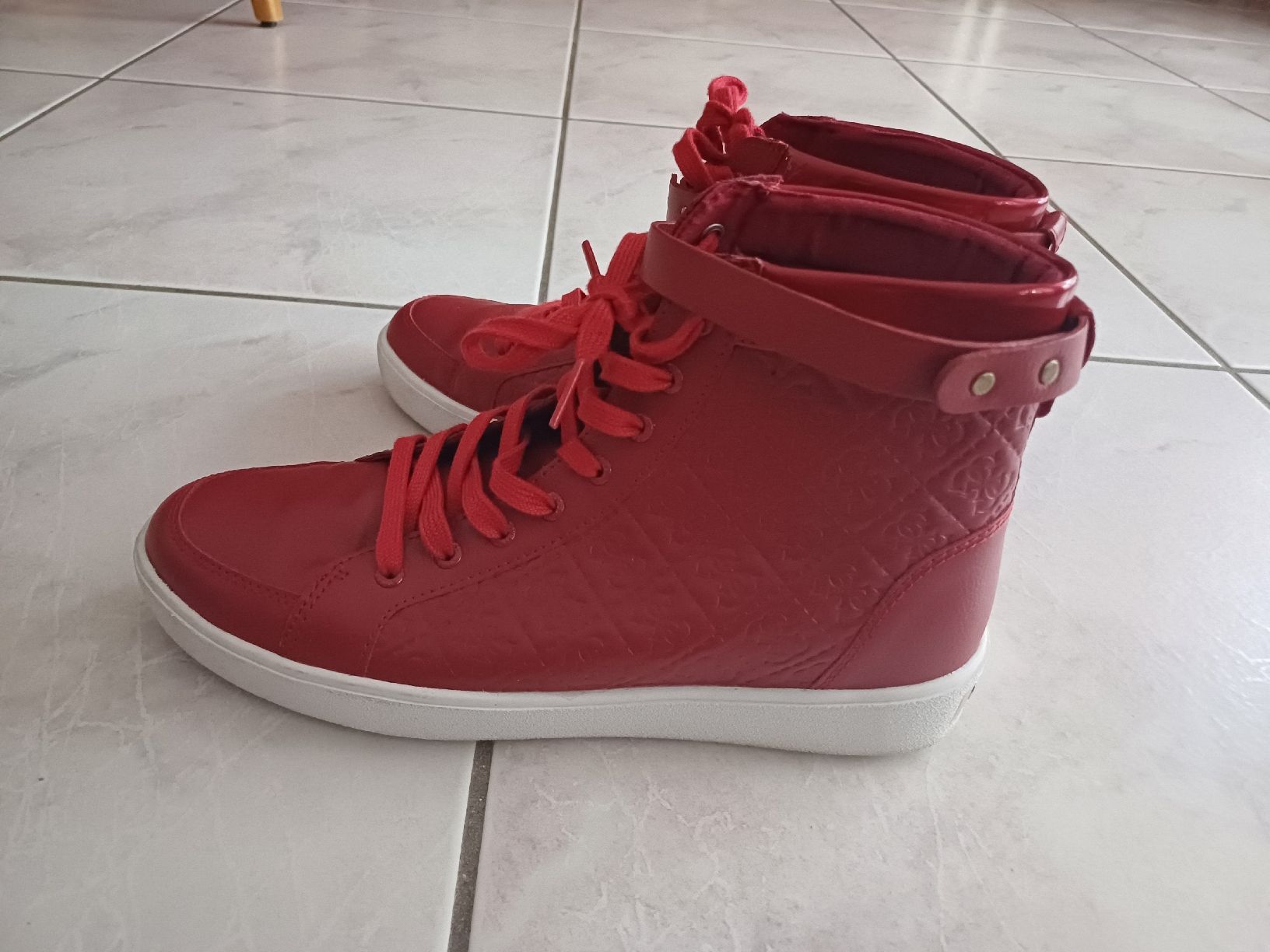 Scarpe da donna: Schuhe Gr.41 GUESS – Usato da Unterägeri venduto da huc_2gsq