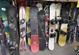 20 Snowboards mit und ohne Bindungen