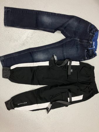 2 Hosen, Jeans und schwarze Stoffhose, Gr. 146