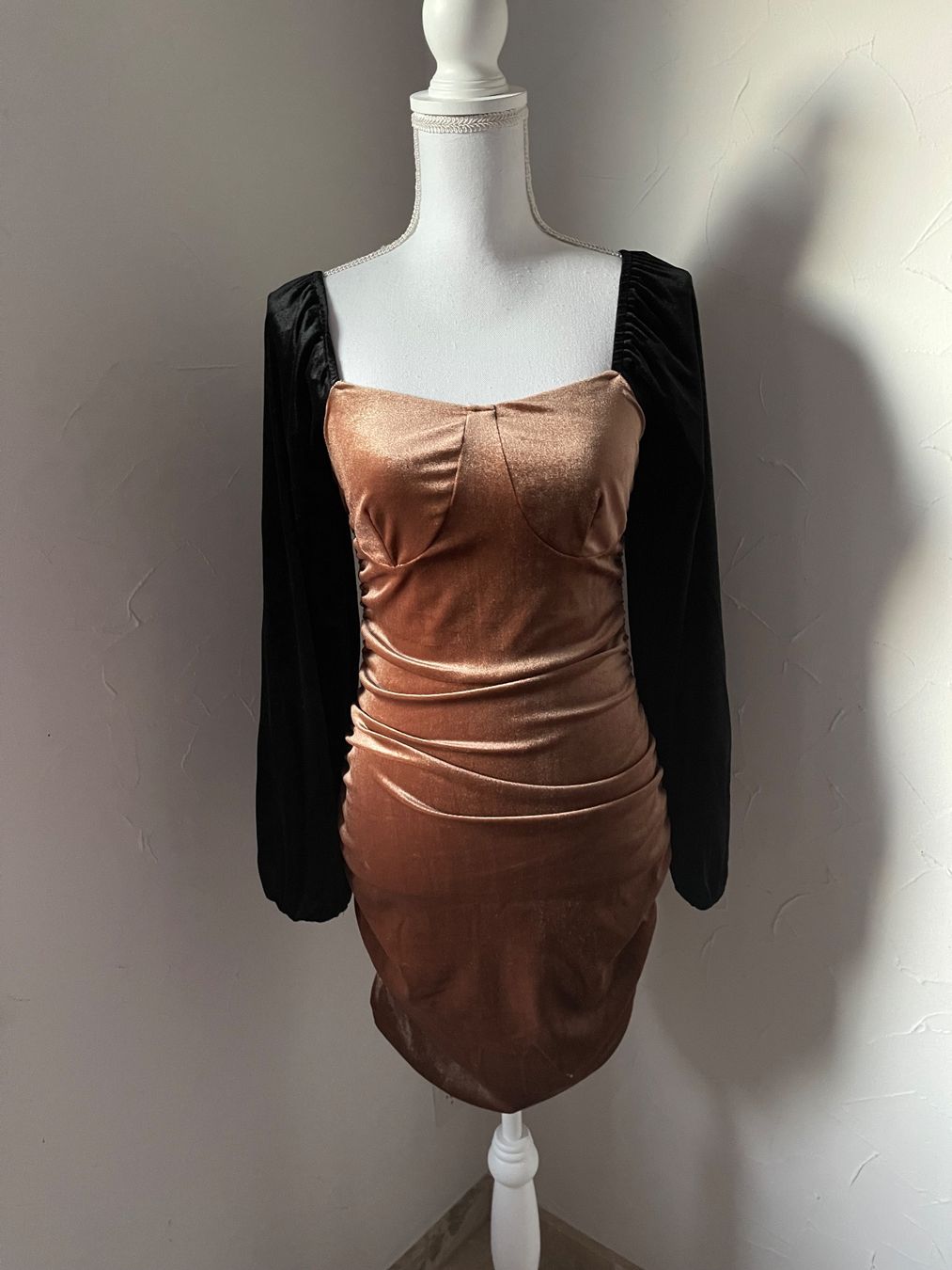 Shein Vestiti: Elastisches Samtkleid zweifarbig S – Nuovo (secondo la descrizione) da Dietikon venduto da Nieselchen