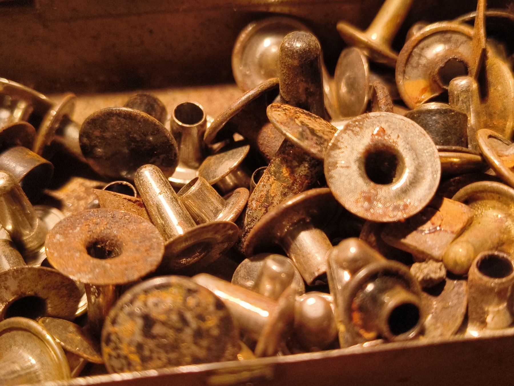 Tutti gli attrezzi: Blechdose gelb Sortiment feinster Hohlnieten Hoffmann Thun – Usato da stettlen venduto da VintageBern_ch 4