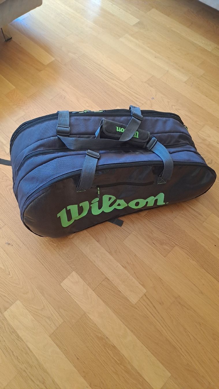 Wilson Taschen: Wilson Tennistasche  – Gebraucht aus Luzern von dav_7vvw