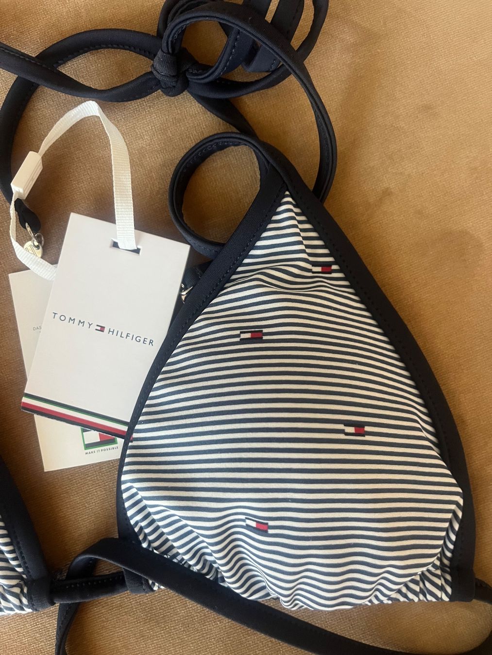 Tommy Hilfiger Maillots de bain & Bikinis: Bikini Oberteil Tommy Hilfiger gestreift Grösse M – D'occasion à Kerzers par del13 1