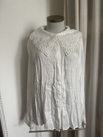 Weisse Bluse mit Spitzenkragen Gr. L