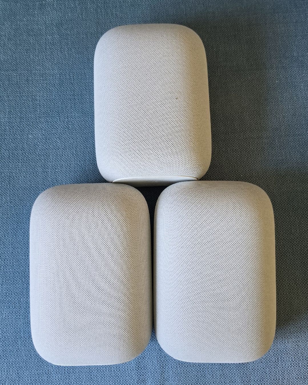 Google Lautsprecher: 3 x Google Nest Audio Smart Speaker weiss, – Gebraucht aus St. Gallen von lesfromages