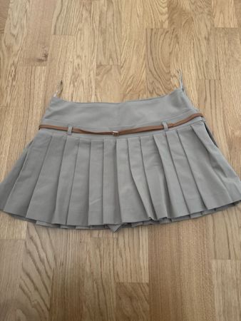 Zara Faltenrock/hose mit Guertel 