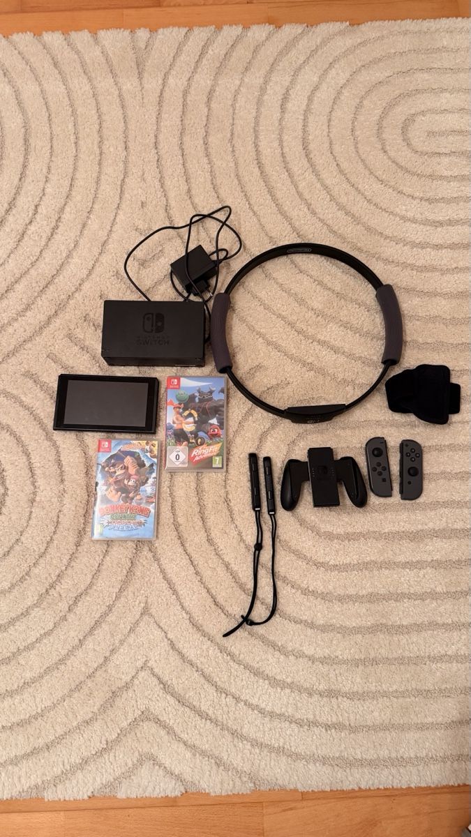 Nintendo Consoles: Nintendo Switch Konsole mit Ring Fit Adventure & Games – D'occasion à Oberhofen AG par ann_rky2