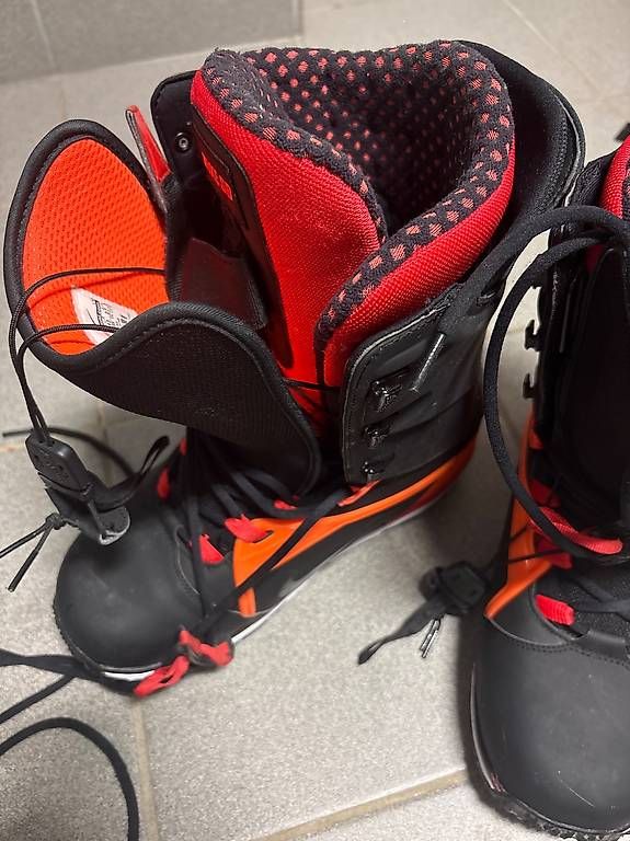 Chaussures hommes: Nike Snowboard Schuhe 43 – D'occasion à Winterthur par a3-phil 3