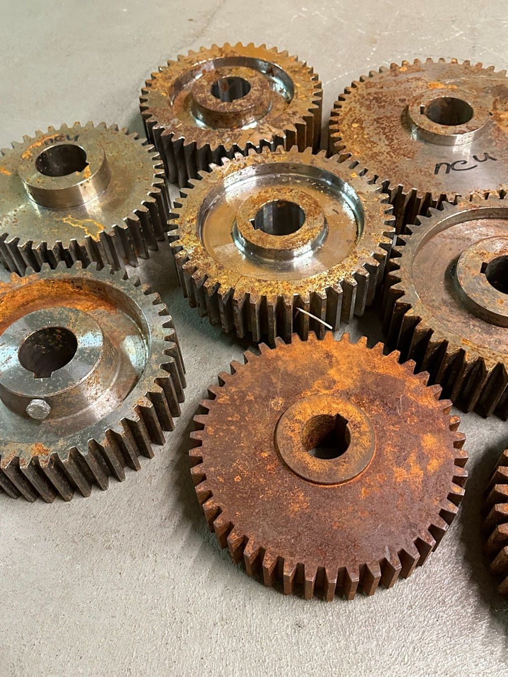 Zahnräder: Zahnräder Metall Rost verschiedene Grössen – Gebraucht aus Luzern von Lager6640 5