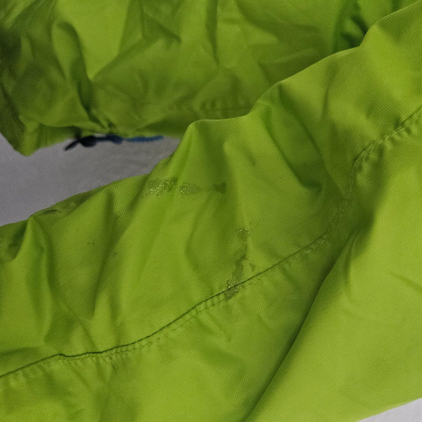 Vestes & Manteaux: Übergangsjacke, Gr. 110 /116 grün/blau – D'occasion à Herrliberg par daki0017 4